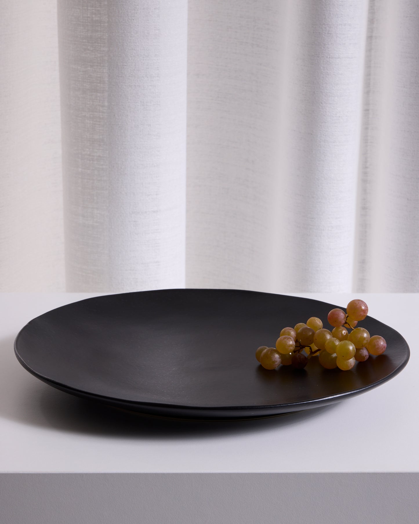 Riviera Sable Noir Dishware