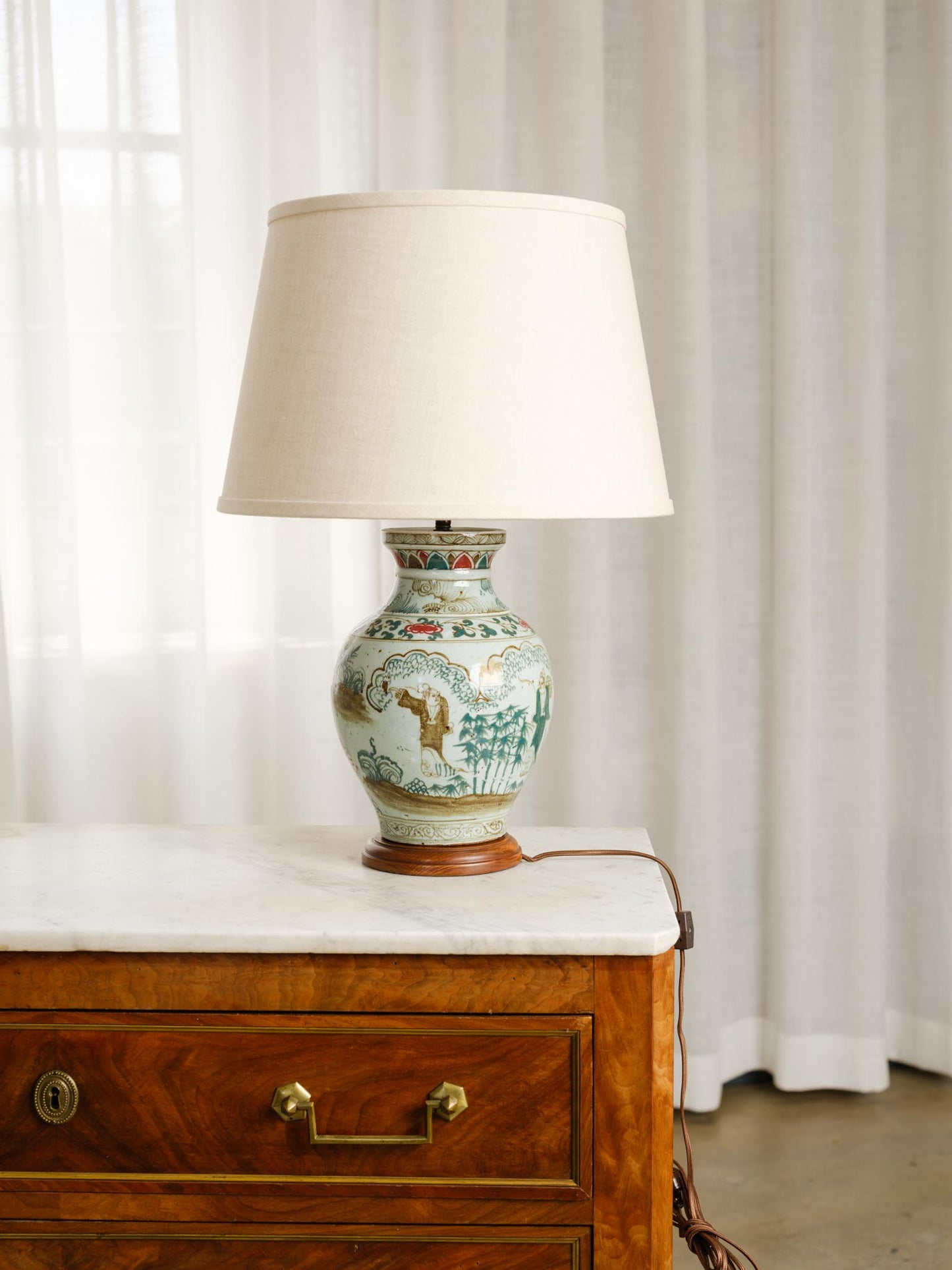 Chinese Wucai Porcelain Table Lamp