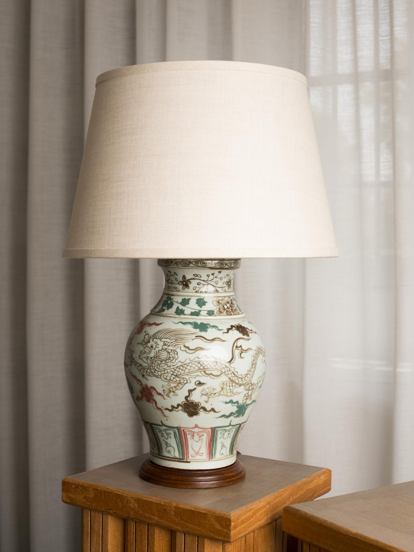 Chinese Wucai Ceramic Dragon Table Lamp